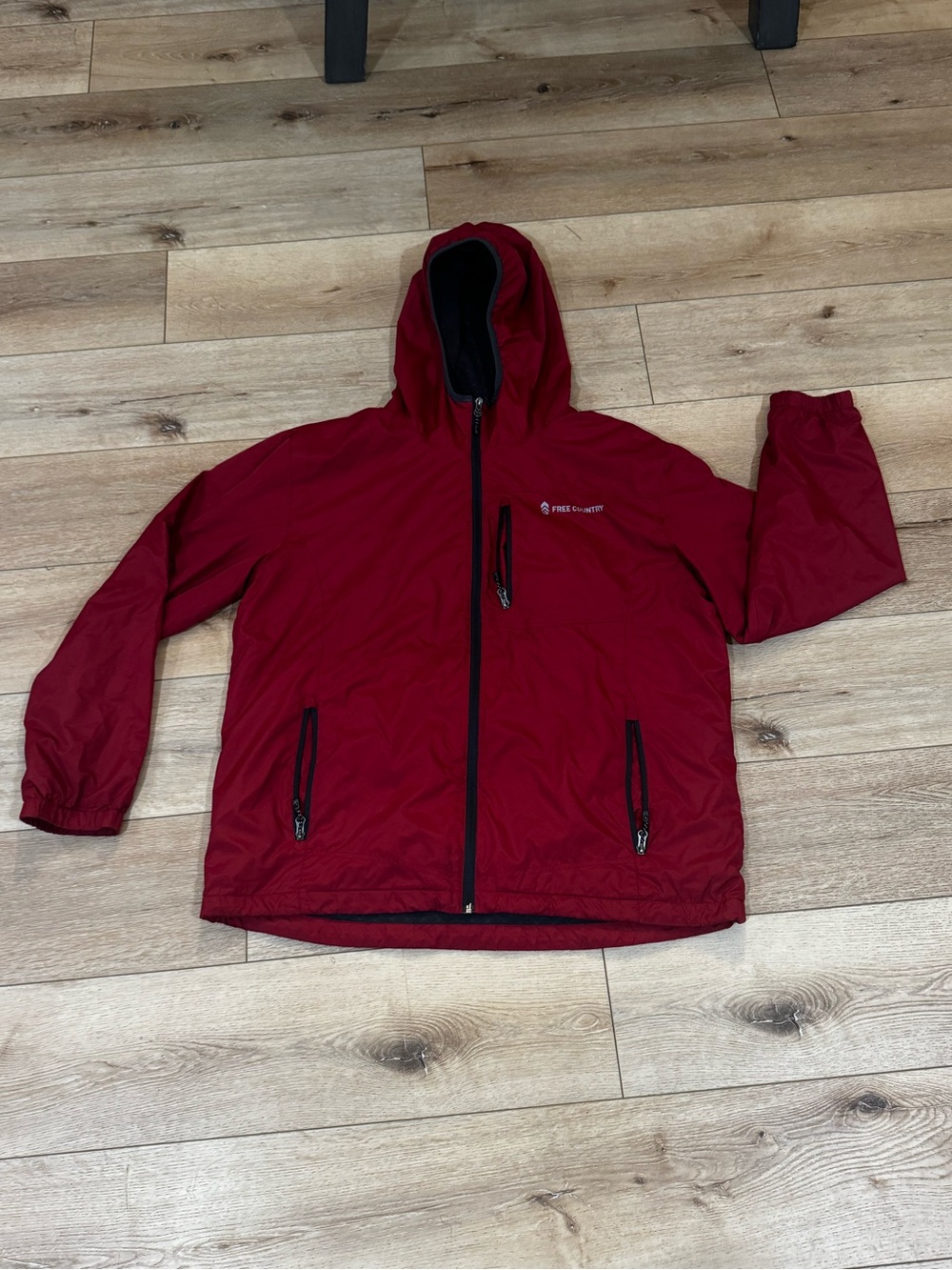 Free Country red hooded windbreaker jacket, zip closure, multiple pockets, XL.